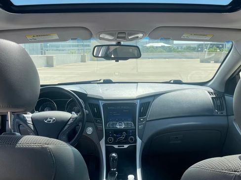 Used 2013 Hyundai Sonata SE w/ Navigation & Sunroof Pkg FWD image 12
