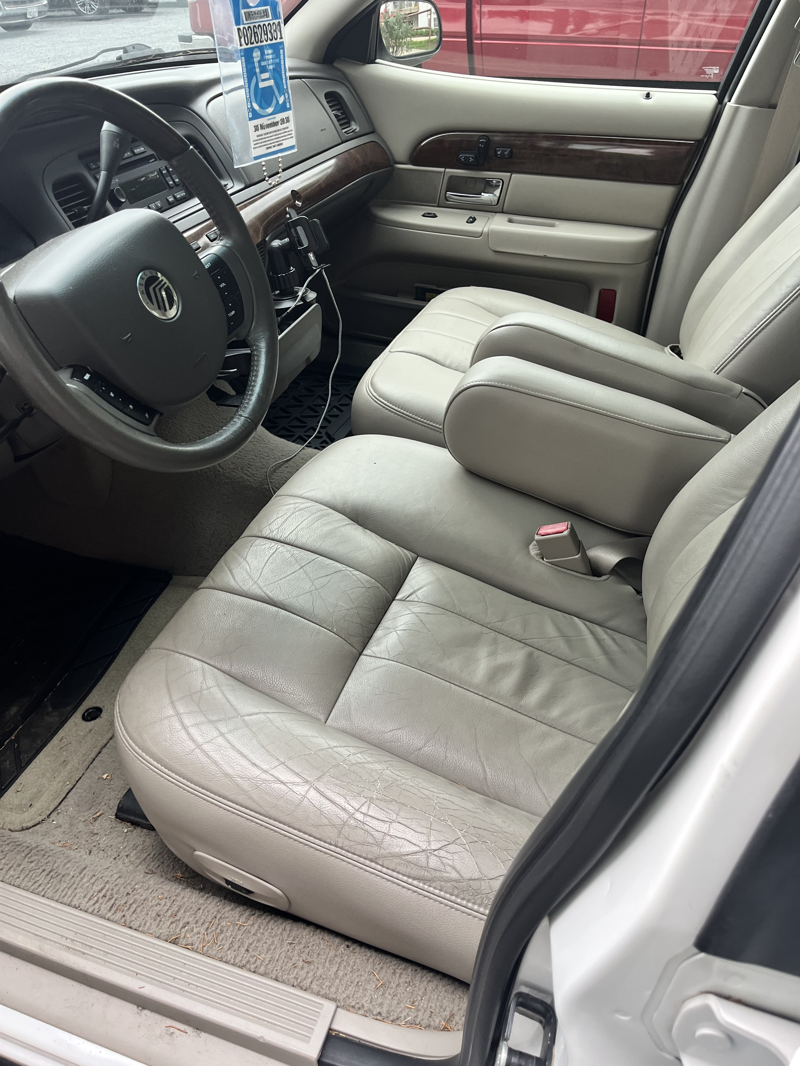 Used 2008 Mercury Grand Marquis LS RWD image 2