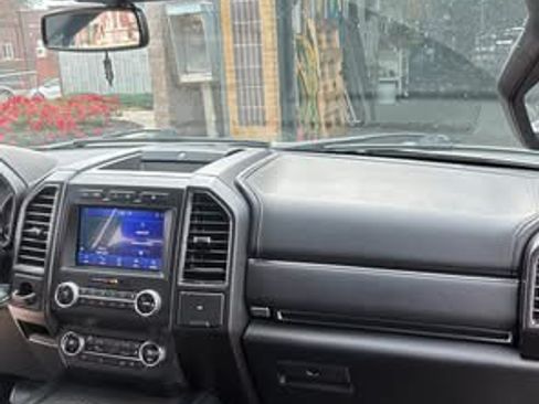 Used 2020 Ford Expedition Limited image 6