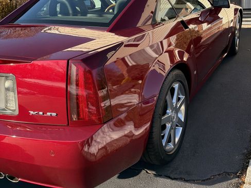 Used 2006 Cadillac XLR RWD image 9