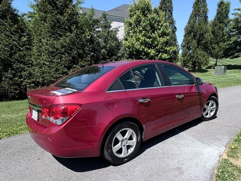 Used 2014 Chevrolet Cruze LT FWD image 2