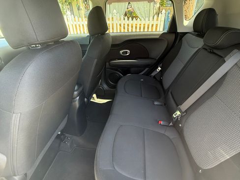 Used 2018 Kia Soul + FWD image 13