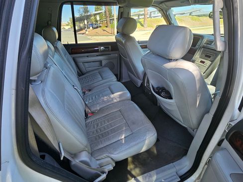 Used 2004 Lincoln Navigator 2WD image 6
