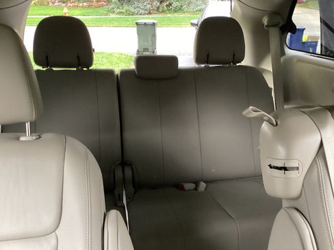 Used 2020 Toyota Sienna XLE image 16