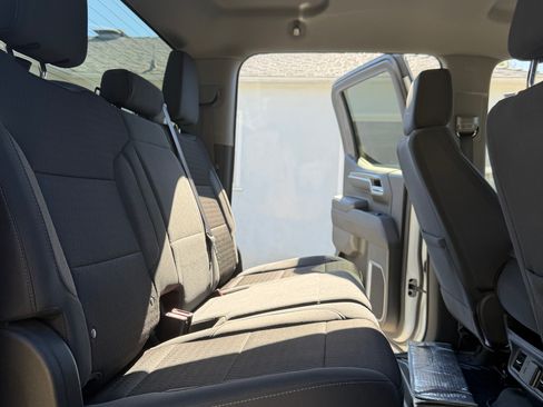 Used 2022 Chevrolet Silverado 1500 LT AWD/4WD image 17