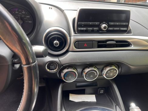 Used 2017 FIAT 124 Spider Classica image 10