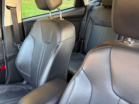 Used 2012 Ford Focus SEL FWD image 12