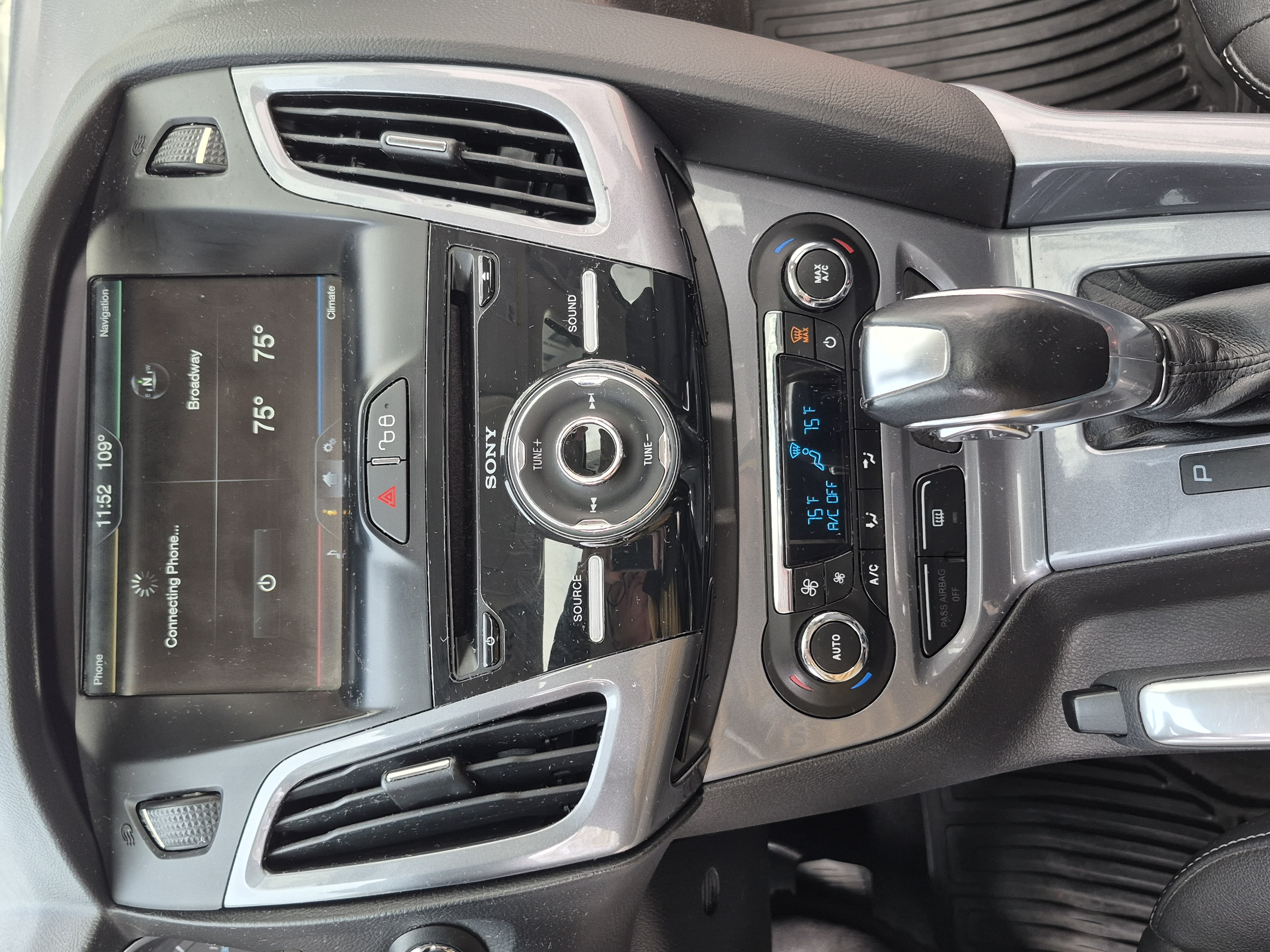 Used 2012 Ford Focus Titanium FWD image 11