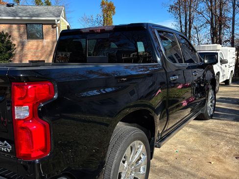 Used 2021 Chevrolet Silverado 1500 High Country w/ Technology Package image 6