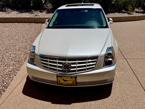 Used 2010 Cadillac DTS Premium w/ Driver Awareness Package FWD image 11