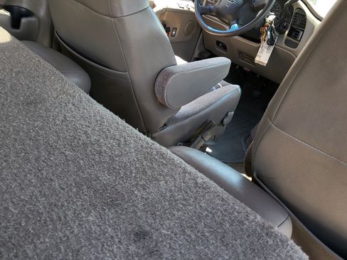 Used 2002 GMC Safari w/ Sle Marketing Option Pkg 2 image 10