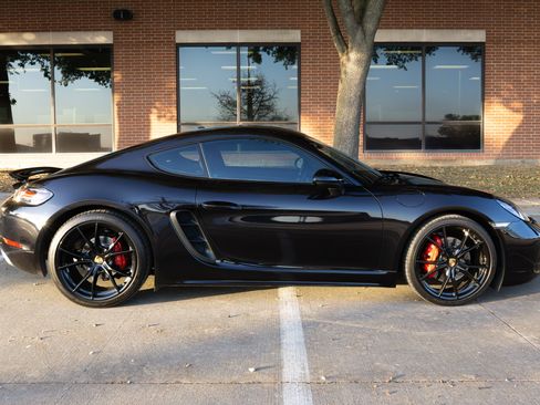 Used 2018 Porsche 718 Cayman S image 6