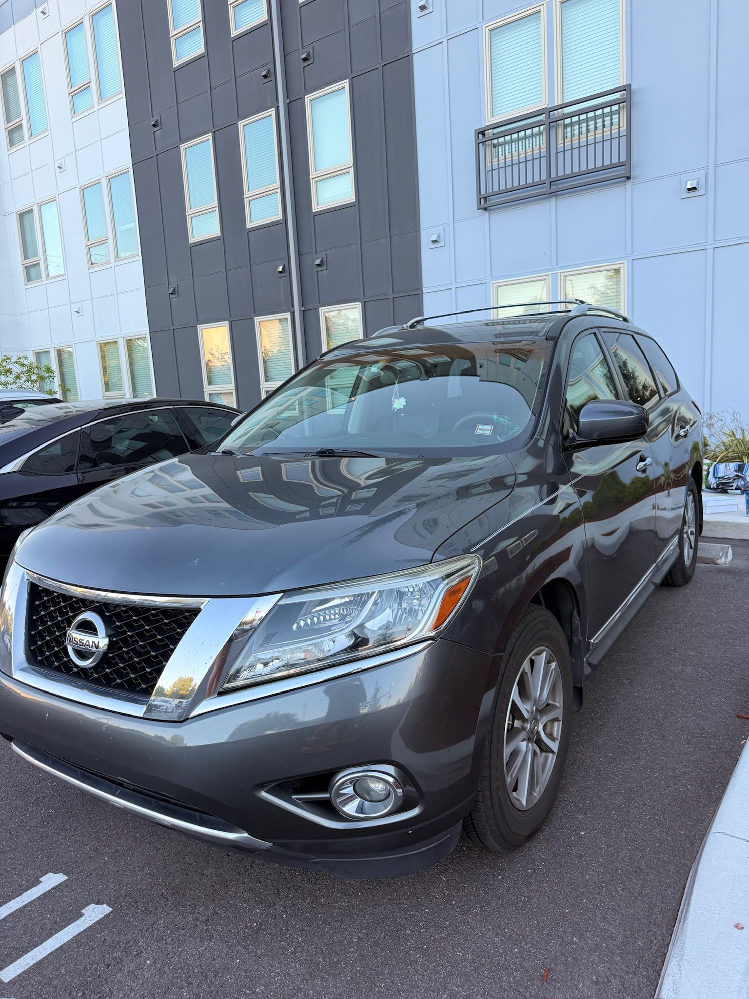 Used 2013 Nissan Pathfinder SL w/ SL Premium Pkg FWD image 2
