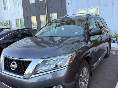 Used 2013 Nissan Pathfinder SL w/ SL Premium Pkg FWD image 2