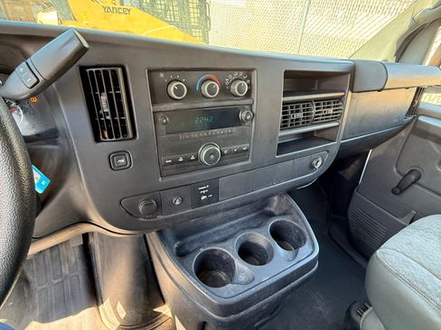 Used 2014 Chevrolet Express 3500 image 15