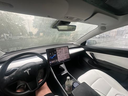 Used 2018 Tesla Model 3 Long Range image 6