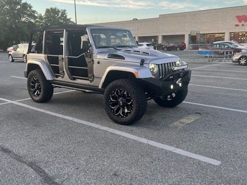 Used 2017 Jeep Wrangler Unlimited Rubicon w/ Dual Top Group image 4