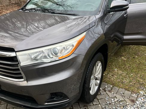 Used 2014 Toyota Highlander LE AWD/4WD image 10