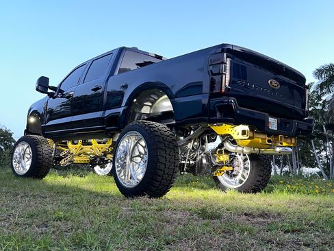 Used 2023 Ford F250 Lariat w/ Sport Appearance Package image 6