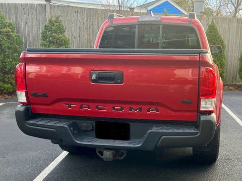 Used 2016 Toyota Tacoma SR5 w/ SR5 Appearance Package (SN) image 8