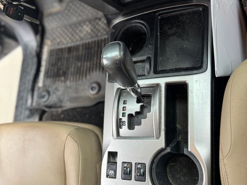 Used 2018 Toyota 4Runner SR5 Premium image 4