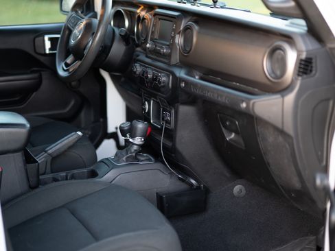 Used 2018 Jeep Wrangler Unlimited Sport image 16