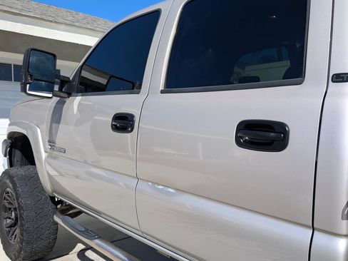 Used 2005 Chevrolet Silverado 2500 LT w/ Heavy-Duty Power Package image 4