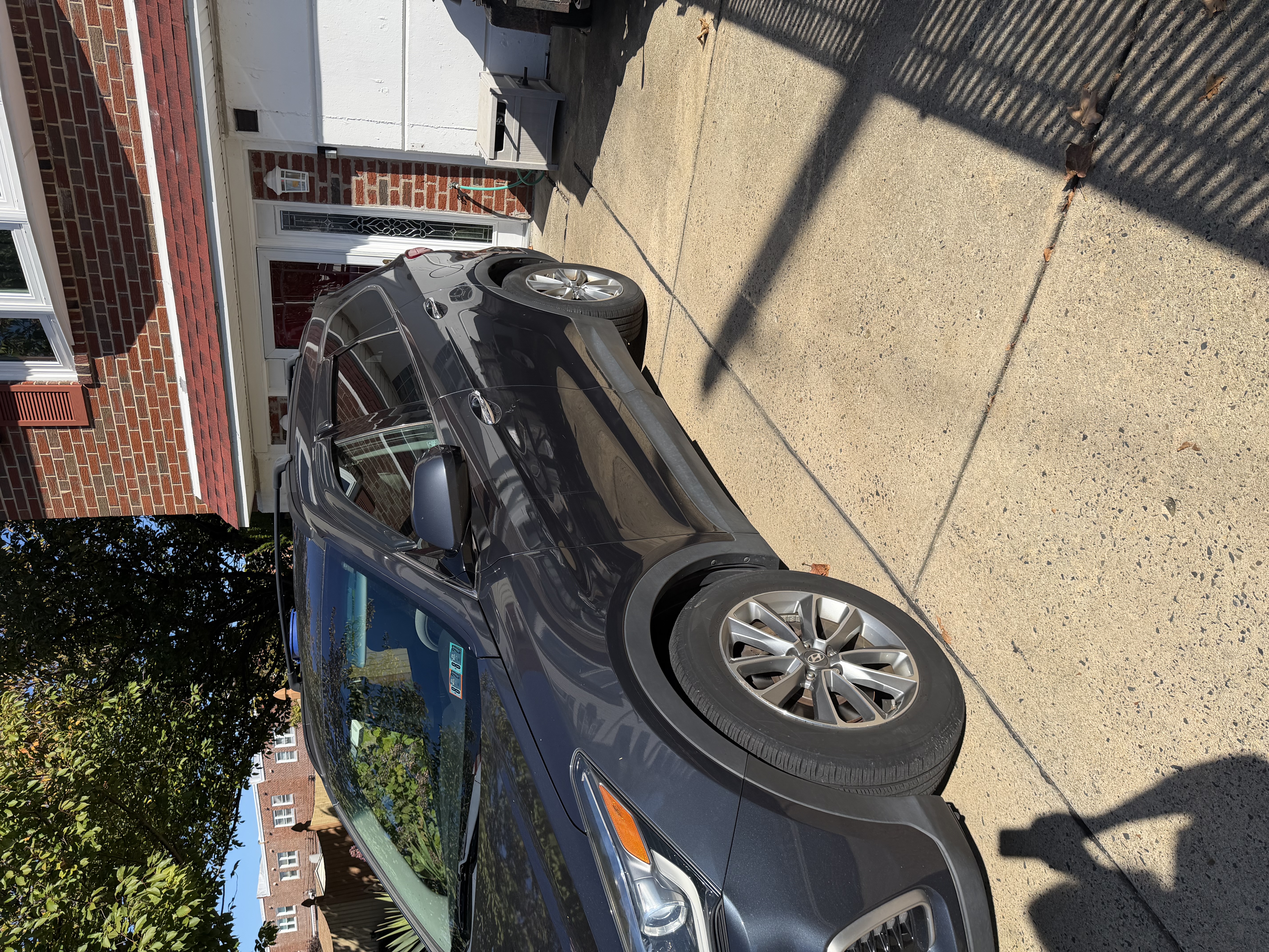 Used 2017 Hyundai Santa Fe SE AWD/4WD image 8