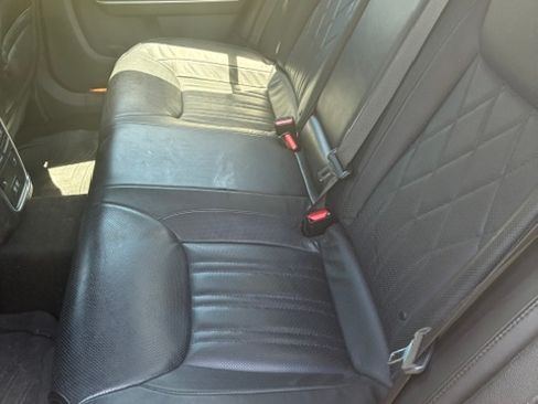 Used 2019 Chrysler 300 C RWD image 6