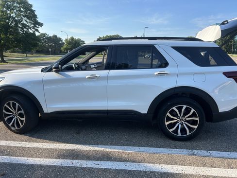 Used 2021 Ford Explorer ST w/ Equipment Group 401A AWD/4WD image 1