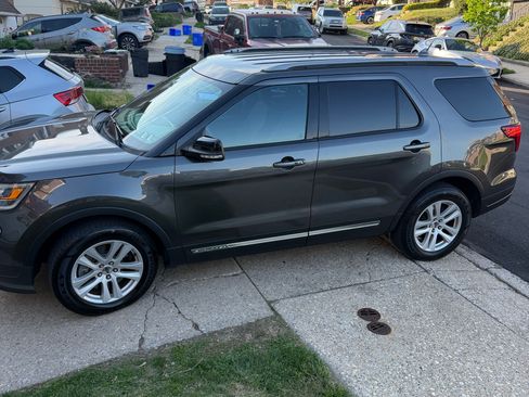 Used 2018 Ford Explorer XLT w/ Equipment Group 201A AWD/4WD image 1