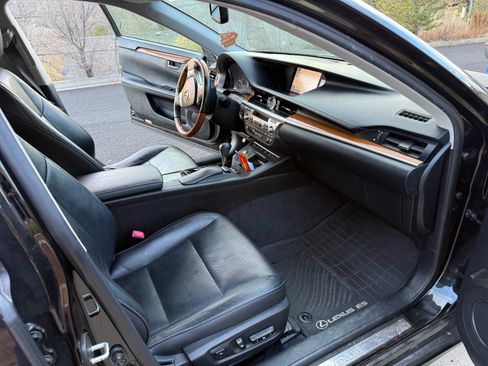 Used 2013 Lexus ES 300h image 11