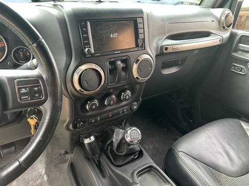 Used 2016 Jeep Wrangler Sahara AWD/4WD image 11