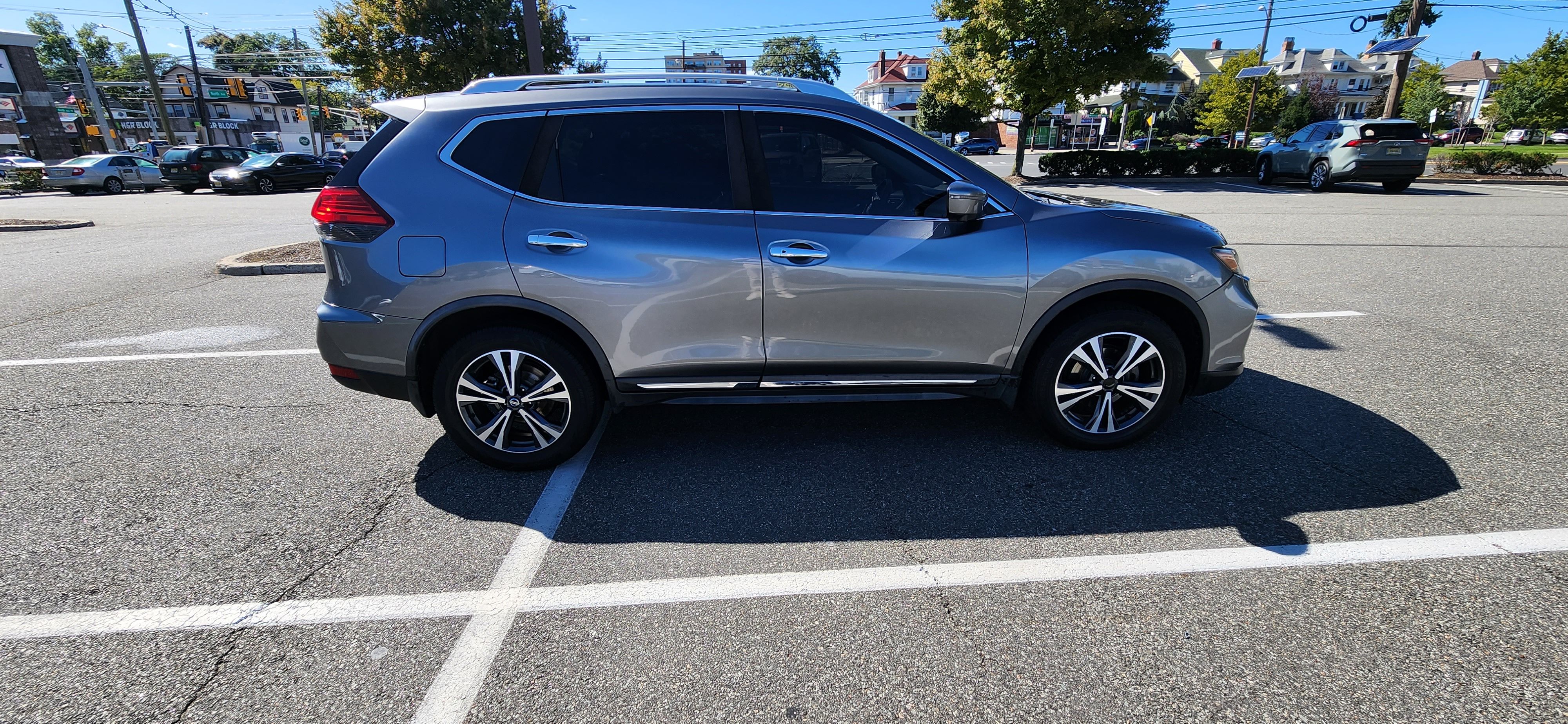 Used 2017 Nissan Rogue SL w/ SL Premium Package AWD/4WD image 2