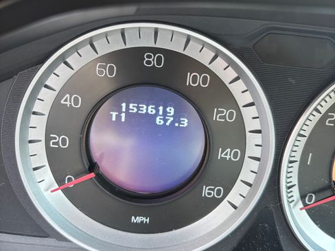 Used 2011 Volvo XC60 T6 image 9