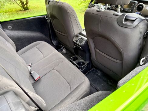 Used 2018 Jeep Wrangler Sport image 12