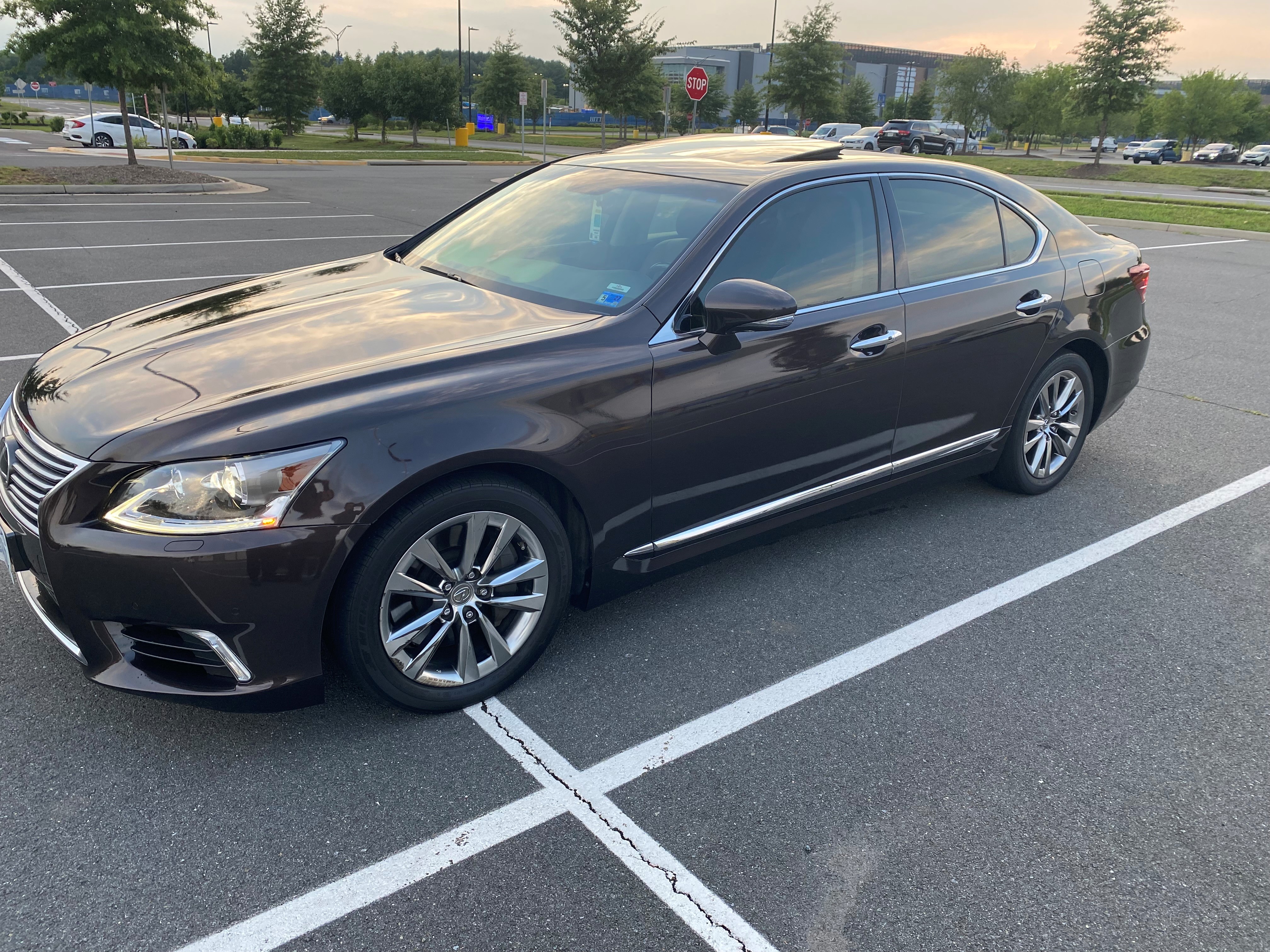 Used 2014 Lexus LS 460 AWD w/ Comfort Package image 2
