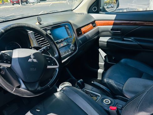 Used 2015 Mitsubishi Outlander SE AWD/4WD image 13