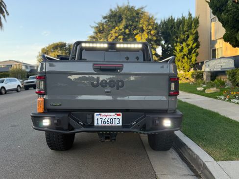 Used 2021 Jeep Gladiator Sport image 27