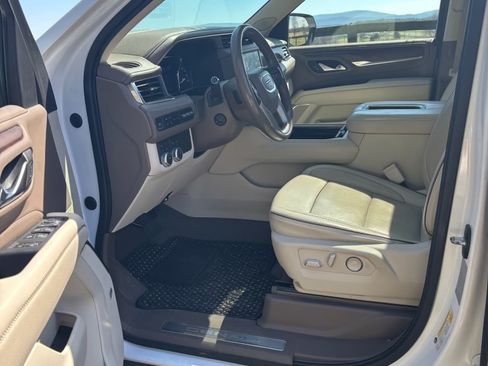 Used 2021 GMC Yukon XL Denali w/ Denali Premium Package image 21