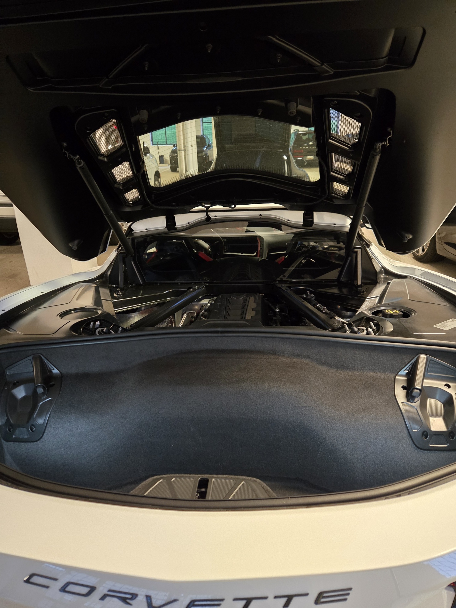 Used 2025 Chevrolet Corvette Stingray Preferred Cpe w/ Z51 Performance Package RWD image 2