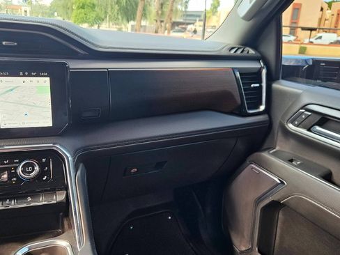 Used 2024 GMC Sierra 2500 Denali w/ Denali Reserve Package image 15