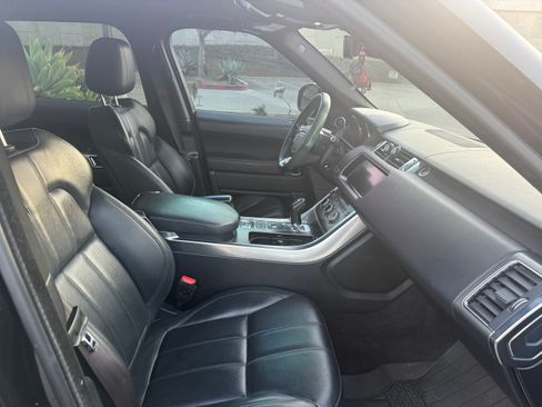 Used 2017 Land Rover Range Rover Sport SE image 5