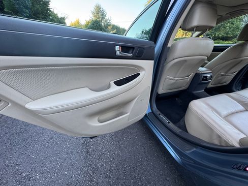 Used 2011 Hyundai Genesis 4.6 image 10