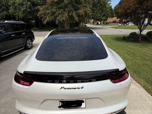 Used 2018 Porsche Panamera 4 w/ Premium Package Plus AWD/4WD image 10