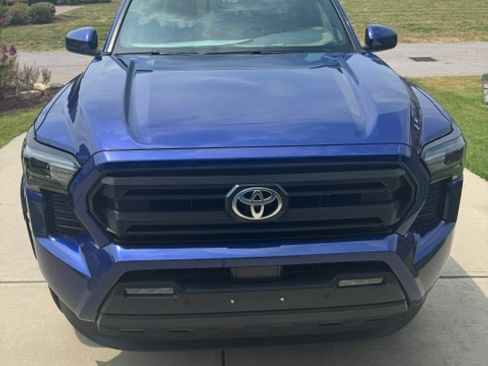 Used 2024 Toyota Tacoma SR5 AWD/4WD image 4