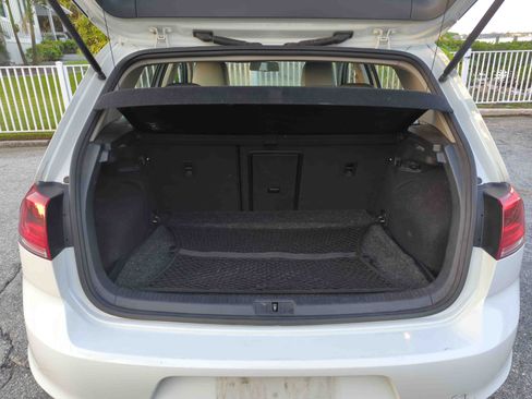 Used 2015 Volkswagen Golf TDI S image 11