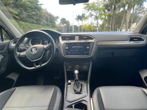 Used 2019 Volkswagen Tiguan SE w/ Panoramic Sunroof Package image 13