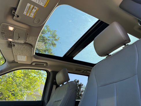 Used 2018 Ford Expedition XLT w/ Equipment Group 202A RWD image 12