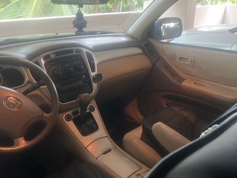 Used 2005 Toyota Highlander 2WD V6 image 2
